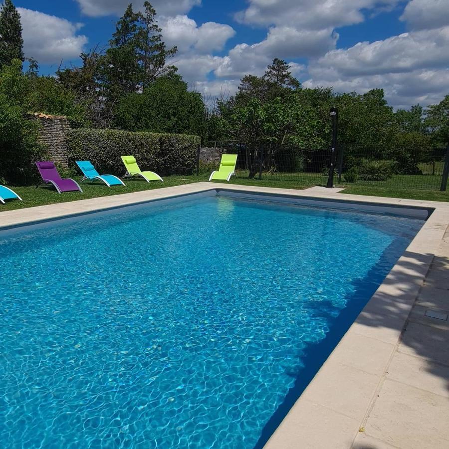 L'Enclos Bleu, Gite - Marais Poitevin Avec Piscine Chauffee Chaille-Les-Marais Exterior photo